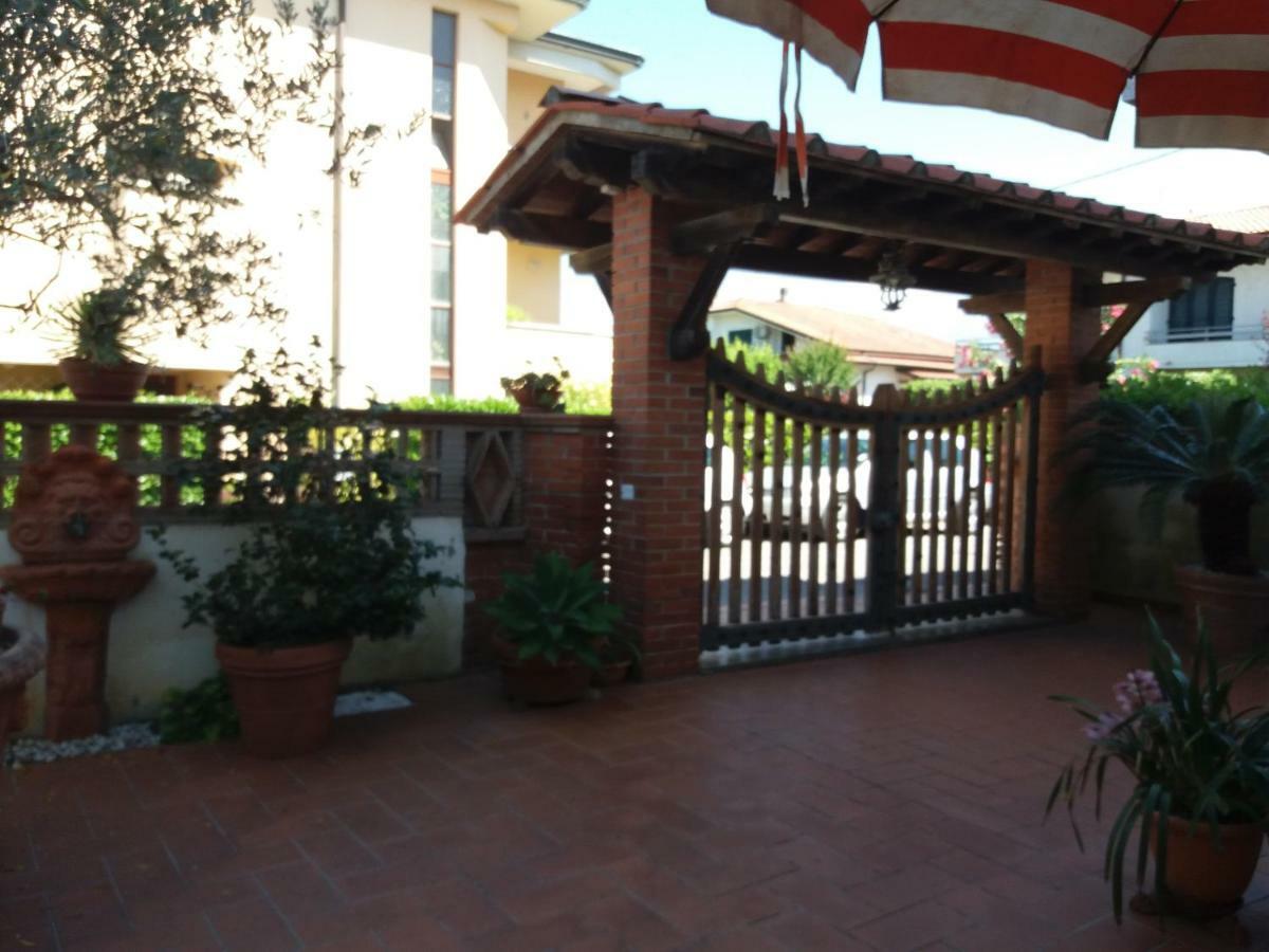 Raffinato Bilocale A Lido Di Camaiore Vicino Al Mare Exterior foto
